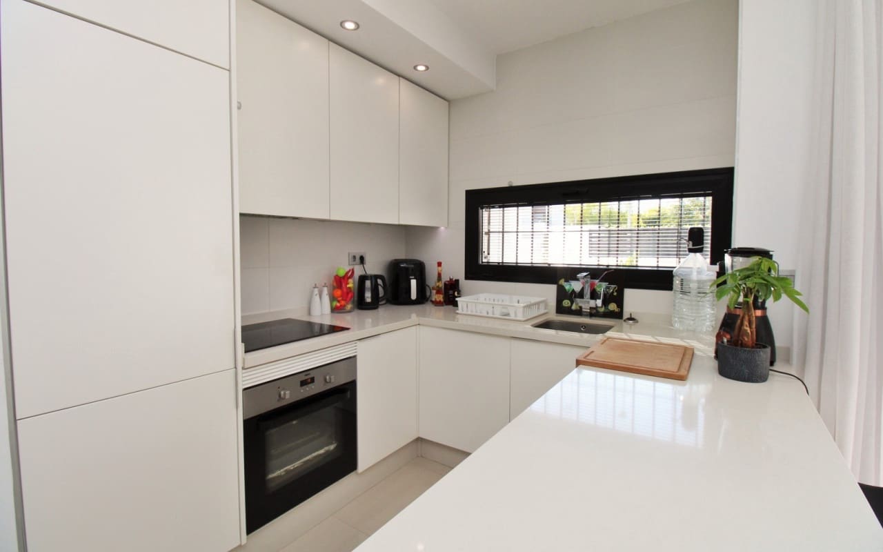 3 quarto Moradia para venda em Villamartin com piscina - 405 000 € (Ref: 8875452)