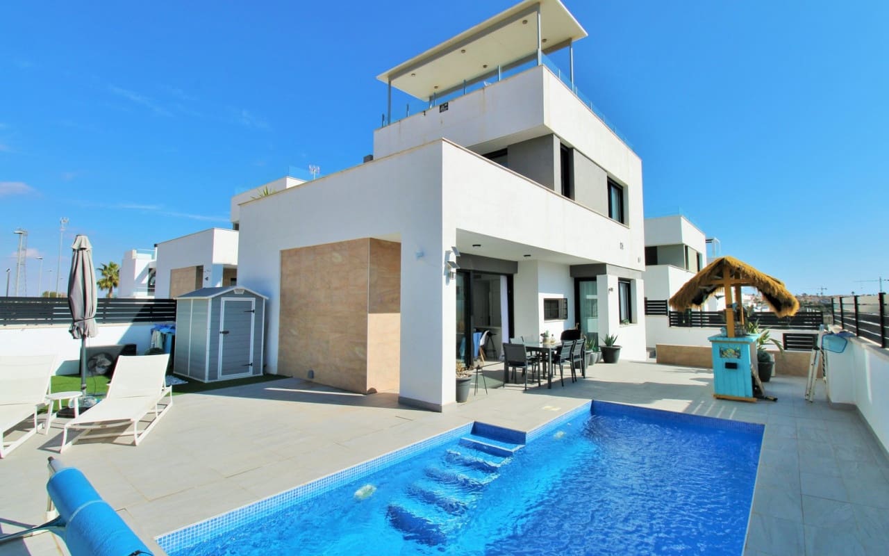 3 quarto Moradia para venda em Villamartin com piscina - 405 000 € (Ref: 8875452)