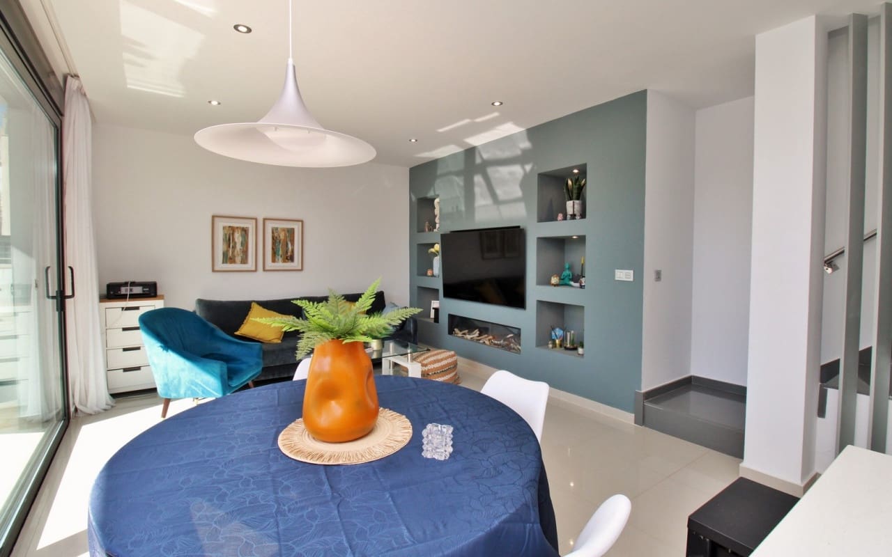 3 quarto Moradia para venda em Villamartin com piscina - 405 000 € (Ref: 8875452)