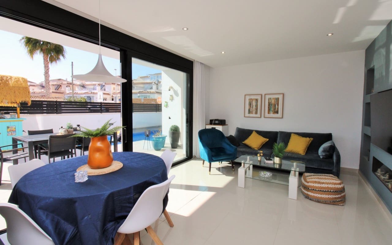 3 quarto Moradia para venda em Villamartin com piscina - 405 000 € (Ref: 8875452)