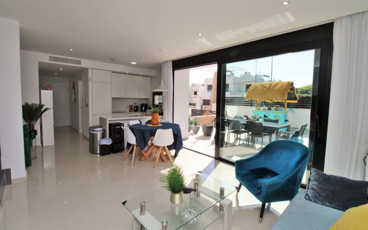 3 quarto Moradia para venda em Villamartin com piscina - 405 000 € (Ref: 8875452)