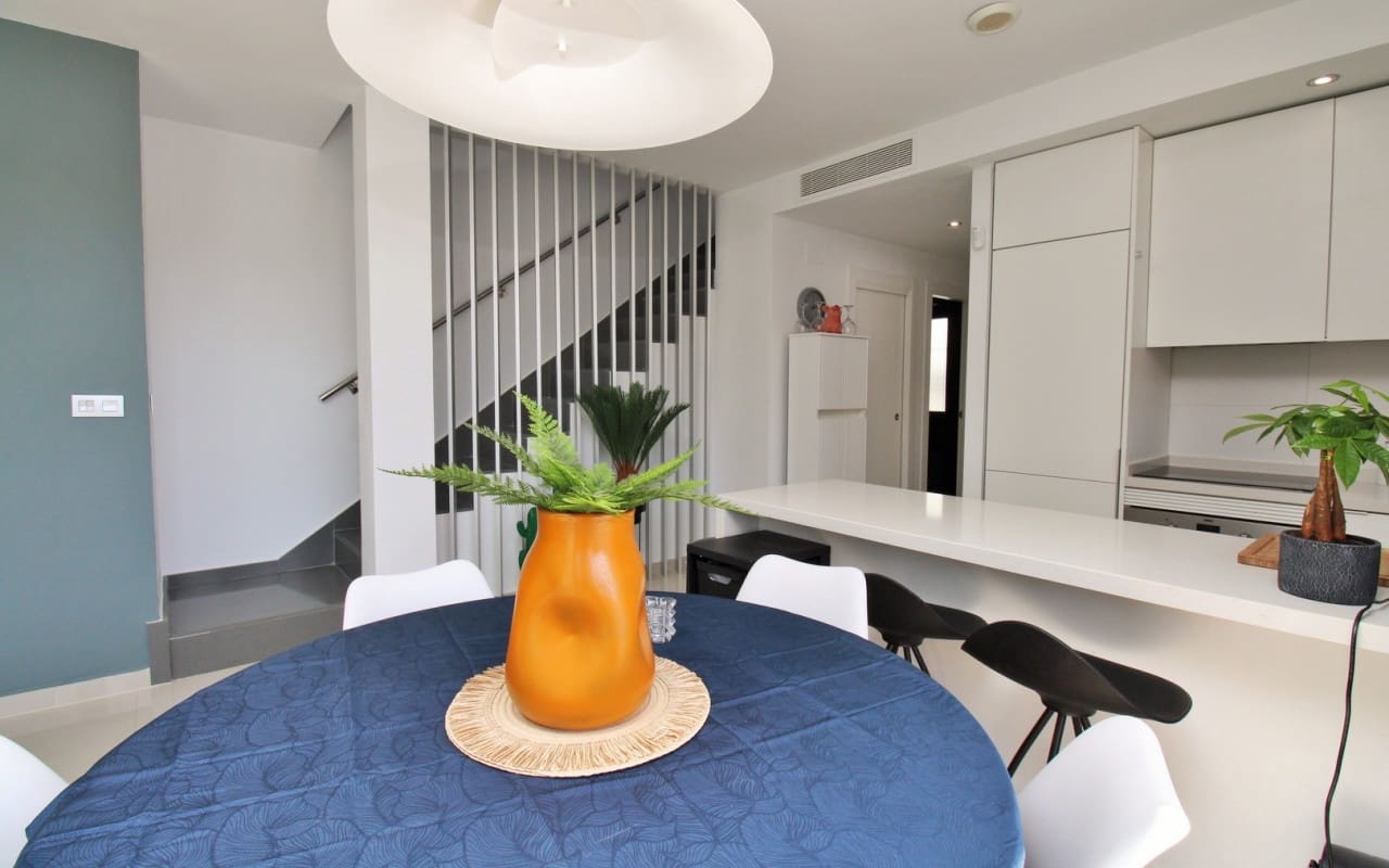 3 quarto Moradia para venda em Villamartin com piscina - 405 000 € (Ref: 8875452)