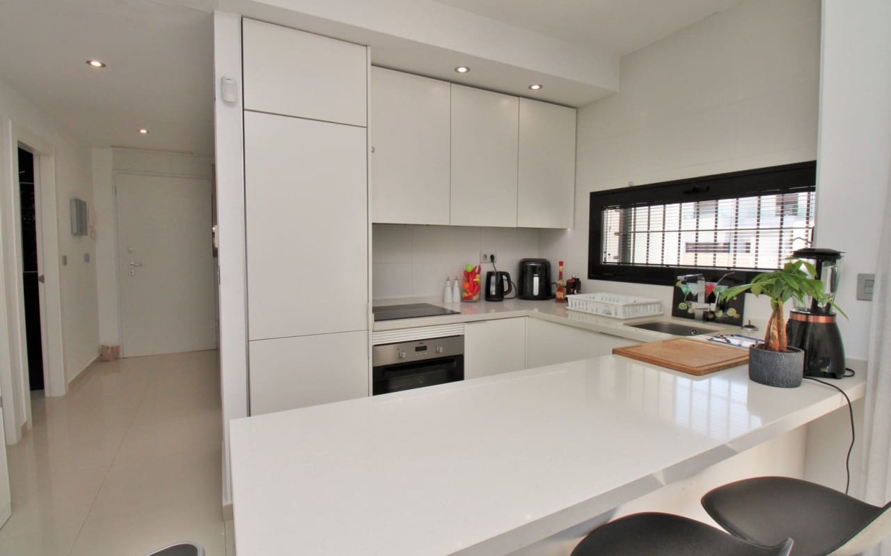 3 quarto Moradia para venda em Villamartin com piscina - 405 000 € (Ref: 8875452)