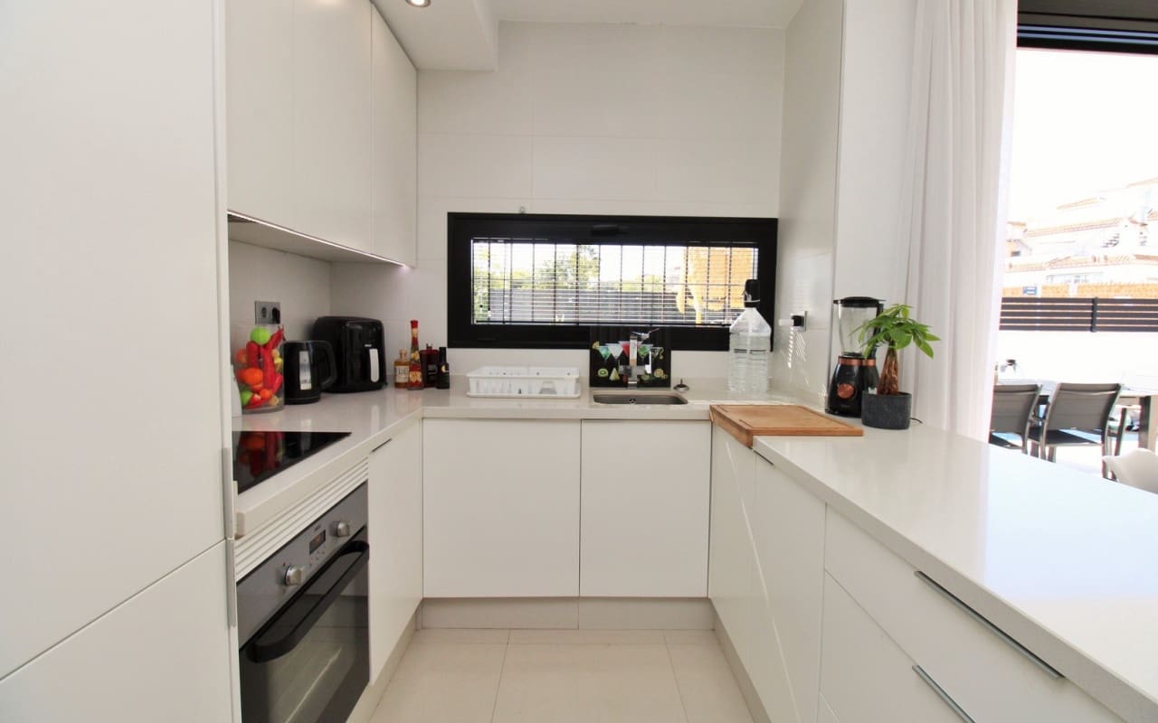 3 quarto Moradia para venda em Villamartin com piscina - 405 000 € (Ref: 8875452)