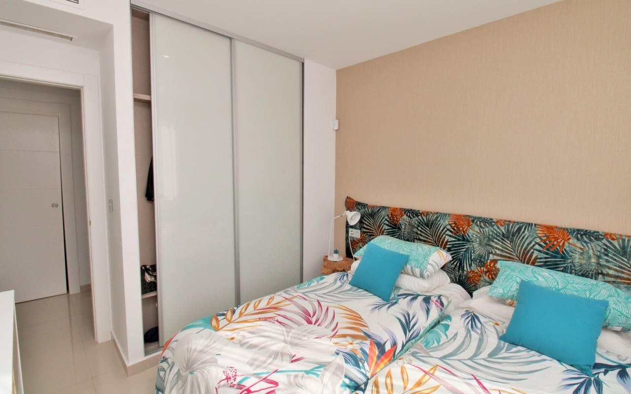 3 quarto Moradia para venda em Villamartin com piscina - 405 000 € (Ref: 8875452)