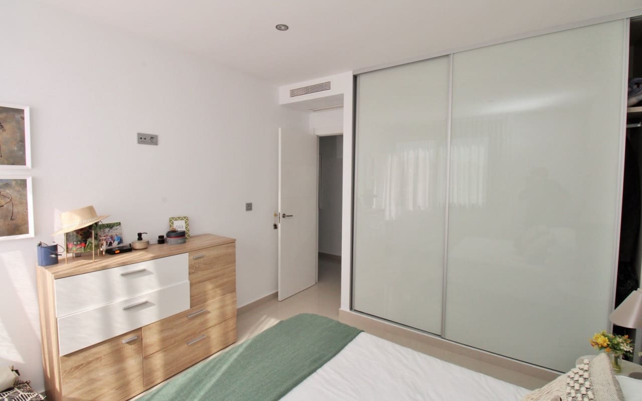 3 quarto Moradia para venda em Villamartin com piscina - 405 000 € (Ref: 8875452)