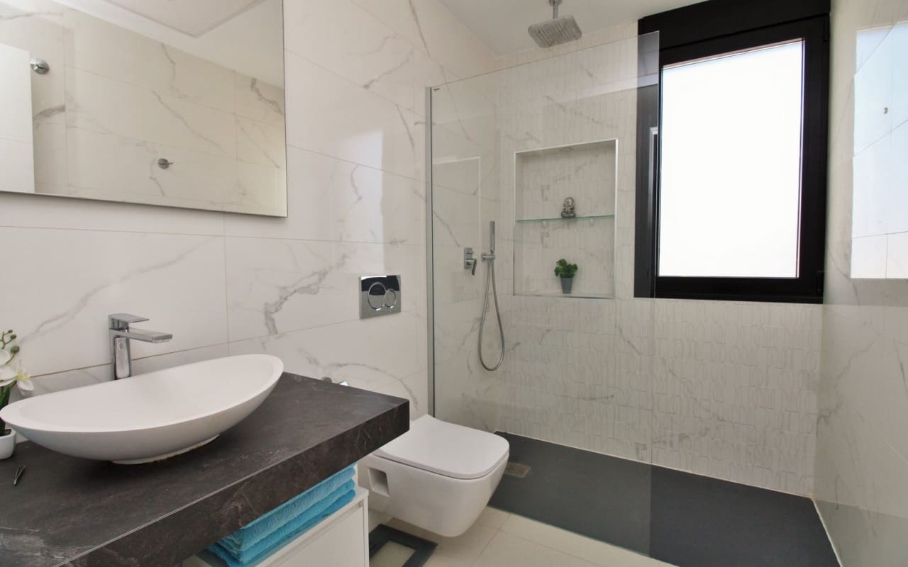 3 quarto Moradia para venda em Villamartin com piscina - 405 000 € (Ref: 8875452)