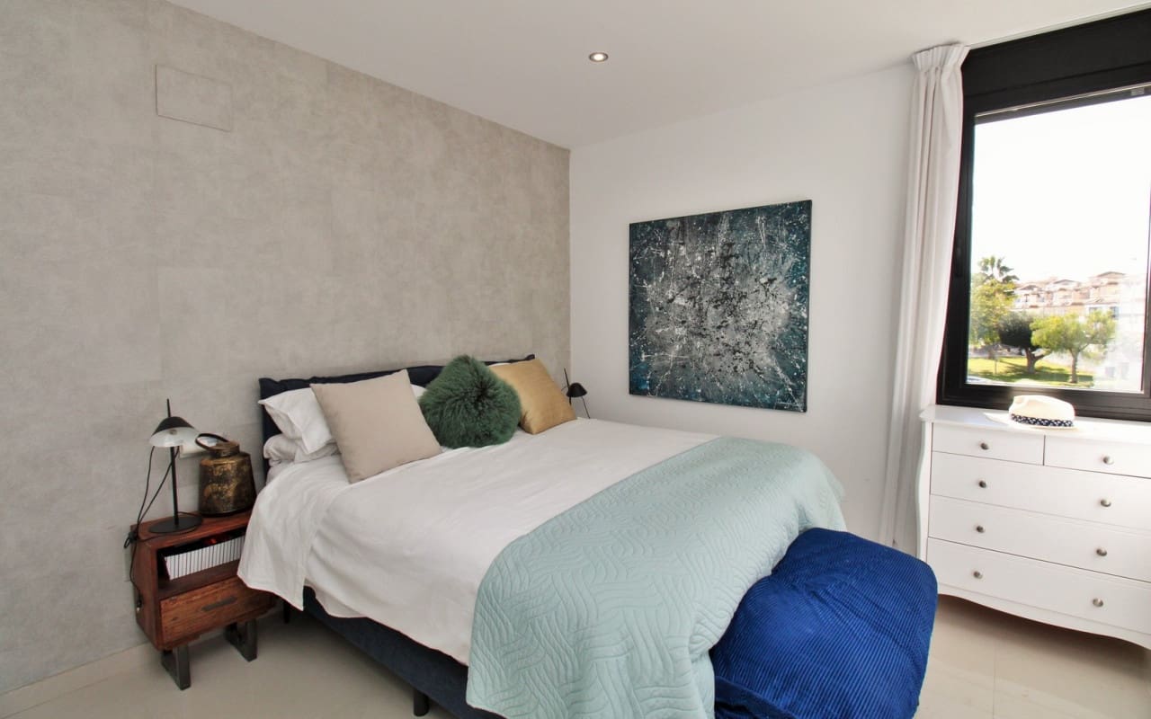 3 quarto Moradia para venda em Villamartin com piscina - 405 000 € (Ref: 8875452)