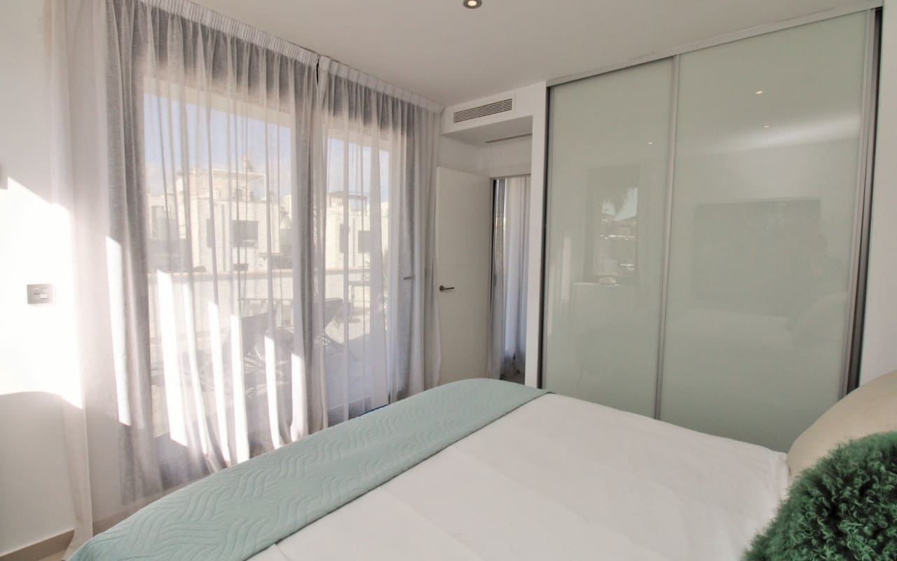 3 quarto Moradia para venda em Villamartin com piscina - 405 000 € (Ref: 8875452)