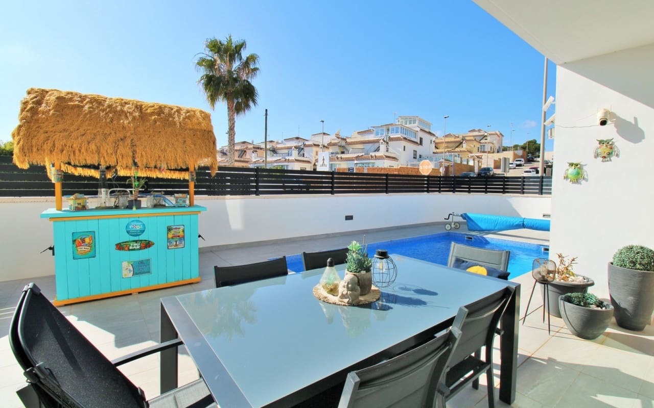 3 quarto Moradia para venda em Villamartin com piscina - 405 000 € (Ref: 8875452)