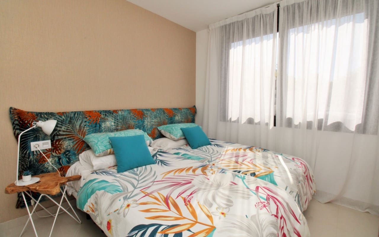 3 quarto Moradia para venda em Villamartin com piscina - 405 000 € (Ref: 8875452)