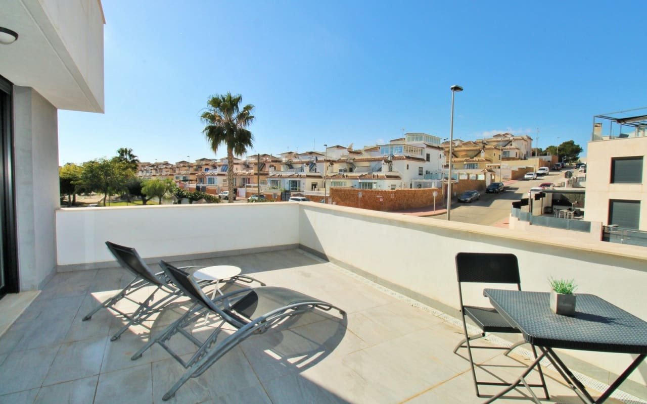 3 quarto Moradia para venda em Villamartin com piscina - 405 000 € (Ref: 8875452)