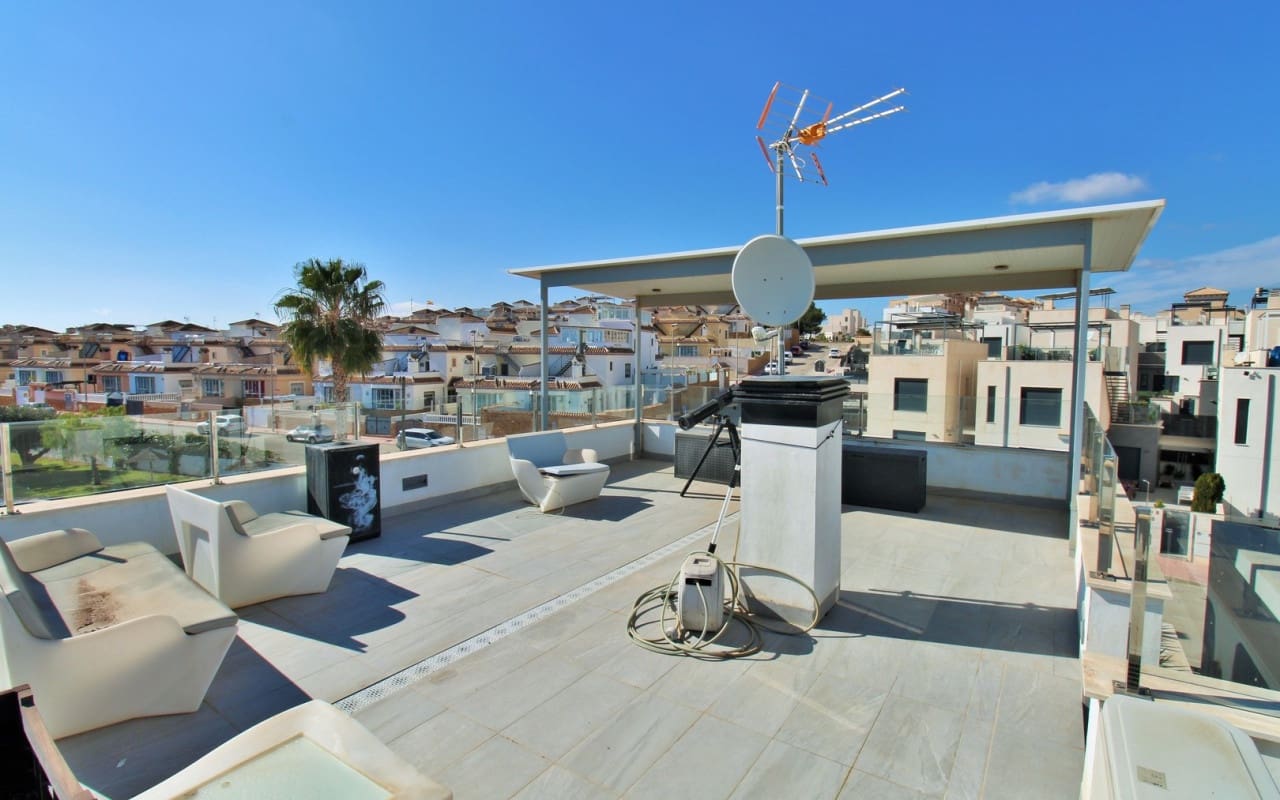 3 quarto Moradia para venda em Villamartin com piscina - 405 000 € (Ref: 8875452)