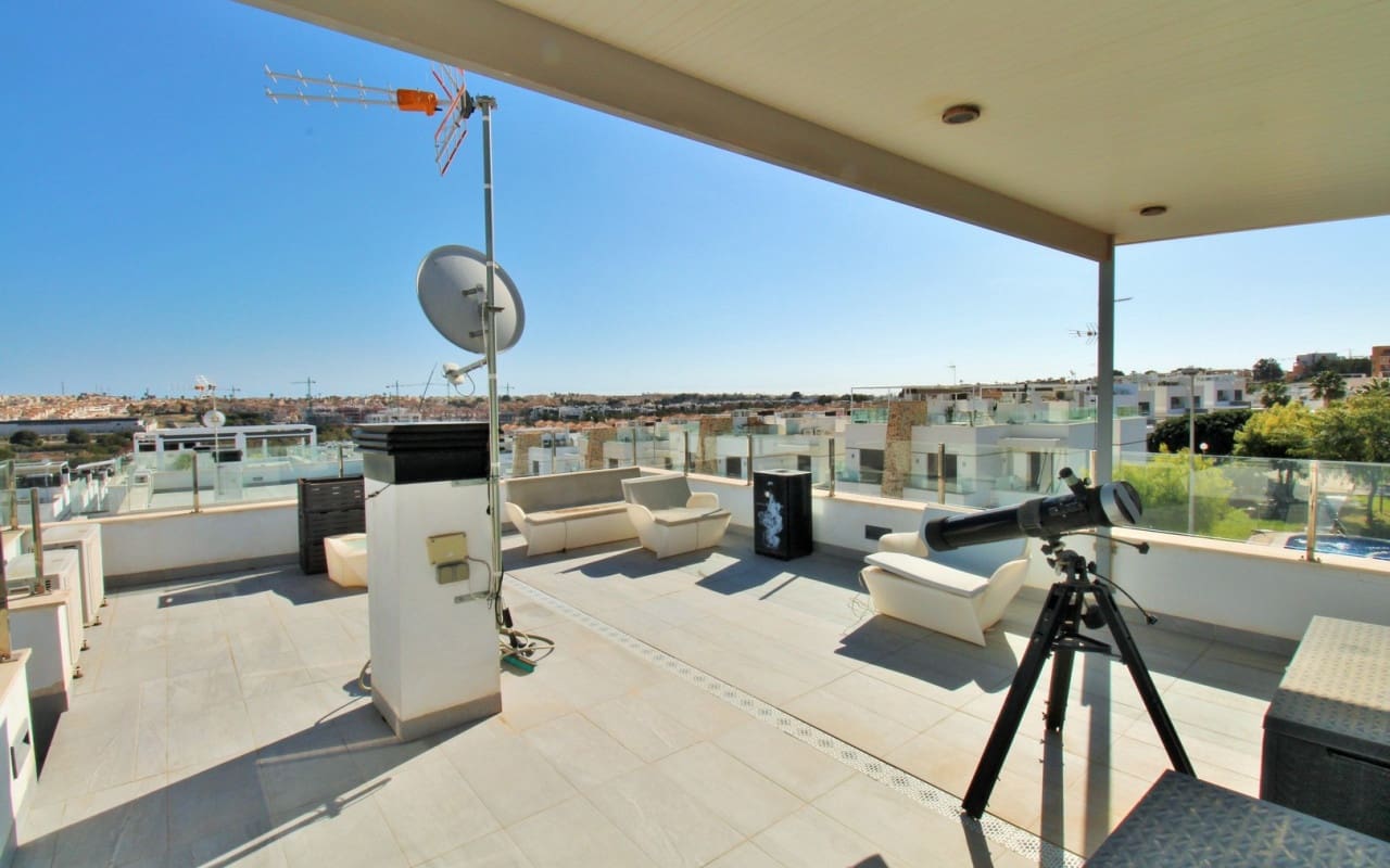 3 quarto Moradia para venda em Villamartin com piscina - 405 000 € (Ref: 8875452)