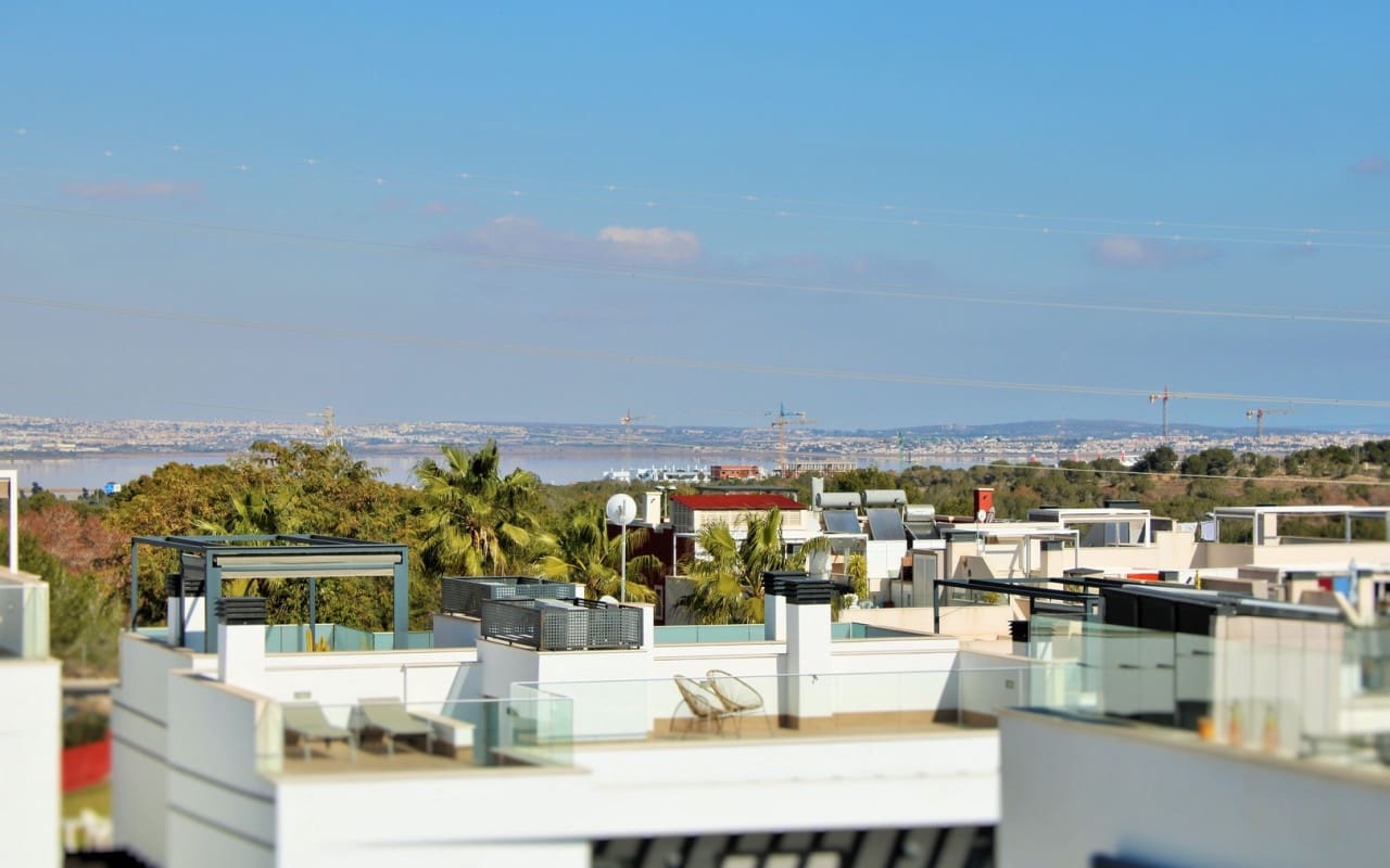 3 quarto Moradia para venda em Villamartin com piscina - 405 000 € (Ref: 8875452)