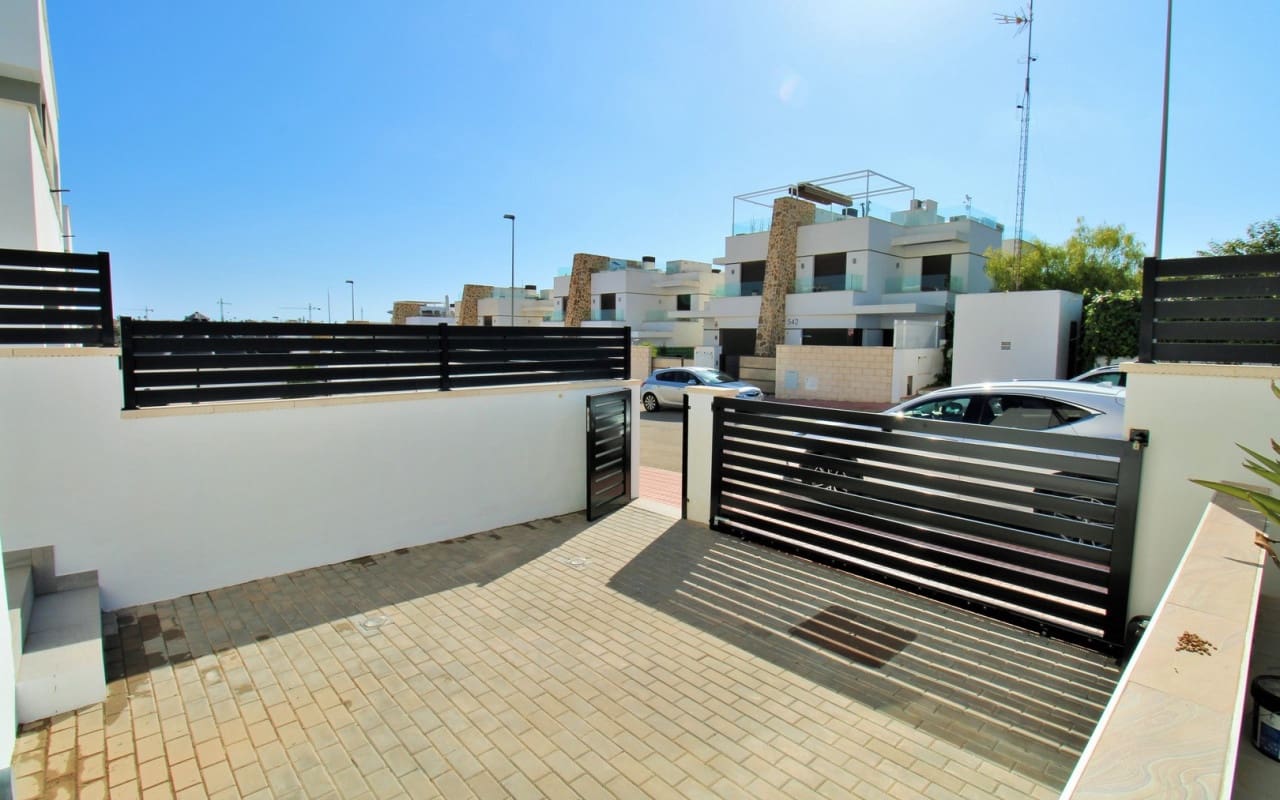 3 quarto Moradia para venda em Villamartin com piscina - 405 000 € (Ref: 8875452)