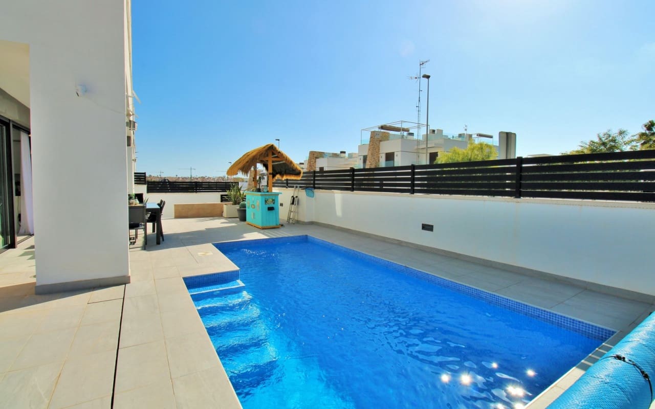 3 quarto Moradia para venda em Villamartin com piscina - 405 000 € (Ref: 8875452)