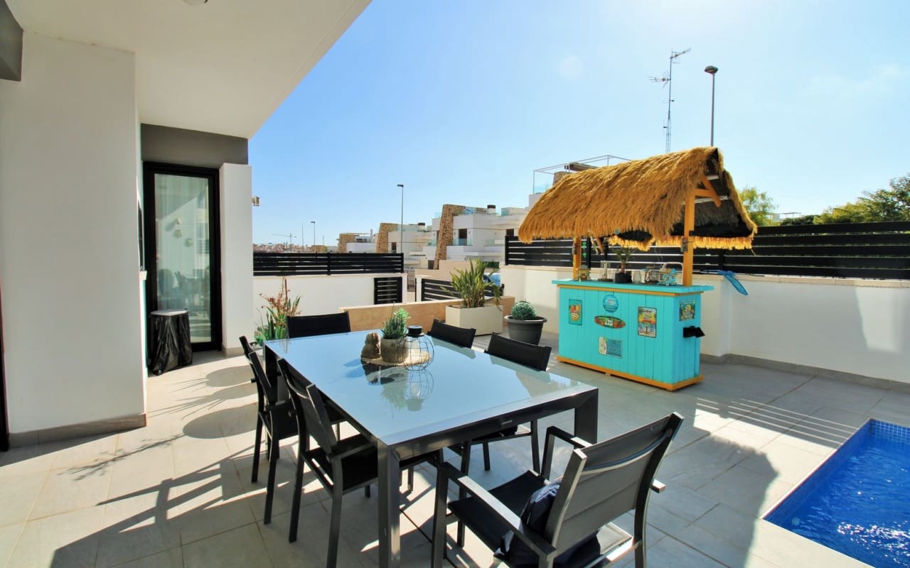 3 quarto Moradia para venda em Villamartin com piscina - 405 000 € (Ref: 8875452)