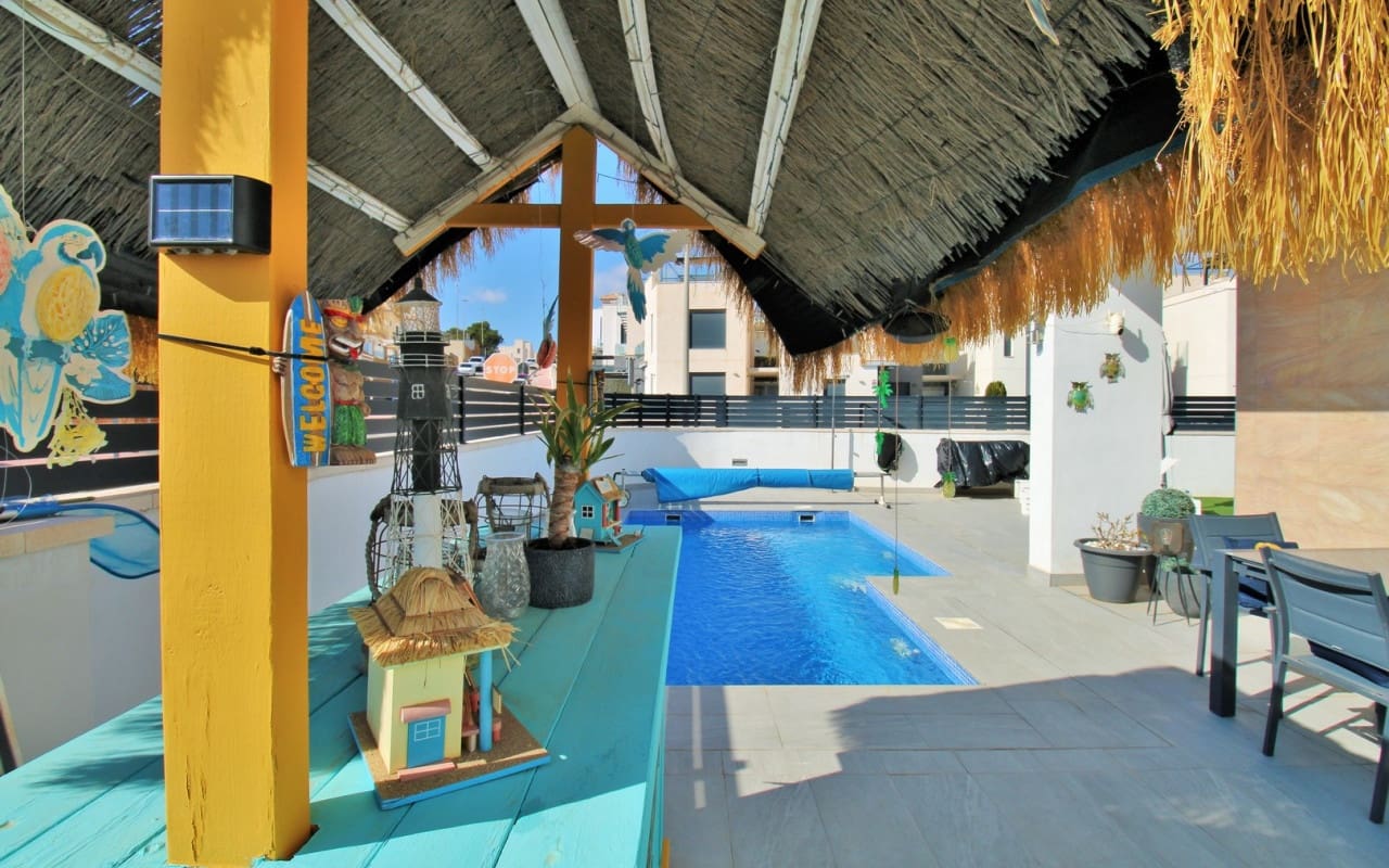 3 quarto Moradia para venda em Villamartin com piscina - 405 000 € (Ref: 8875452)