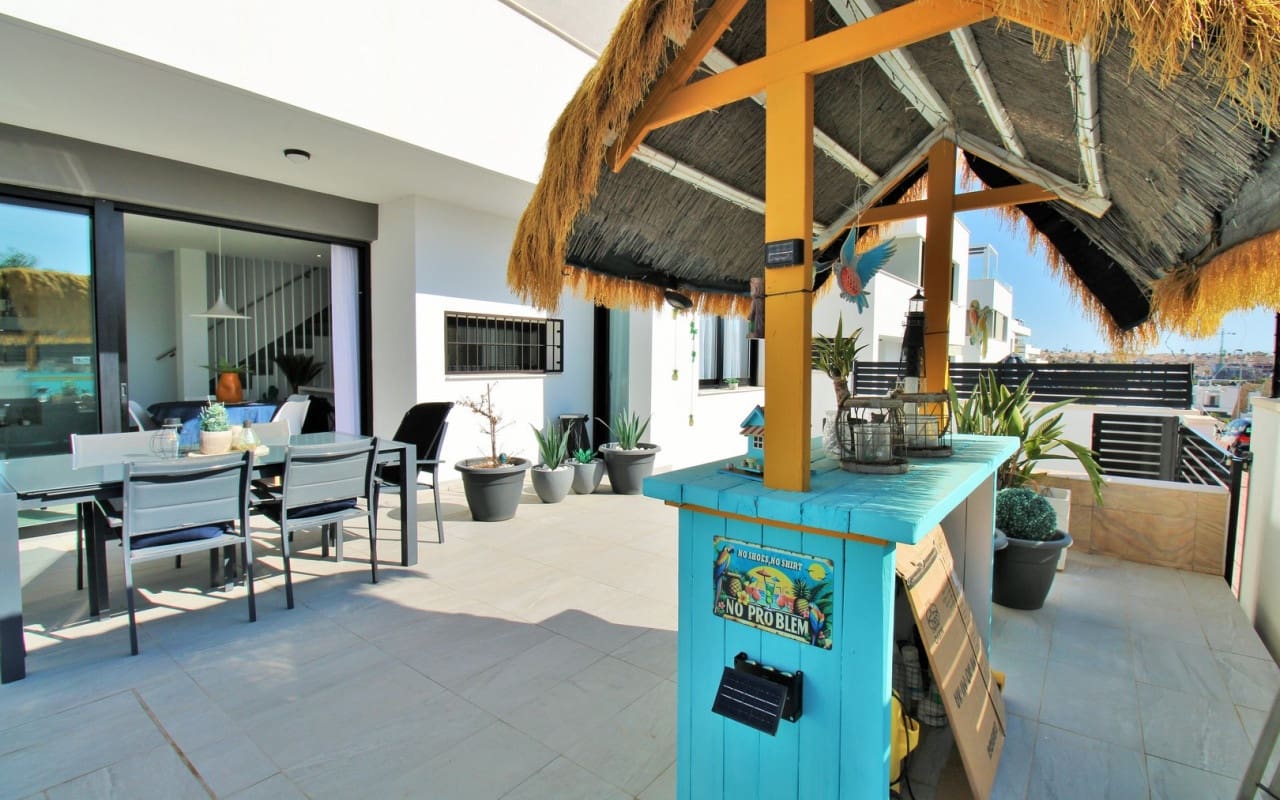 3 quarto Moradia para venda em Villamartin com piscina - 405 000 € (Ref: 8875452)