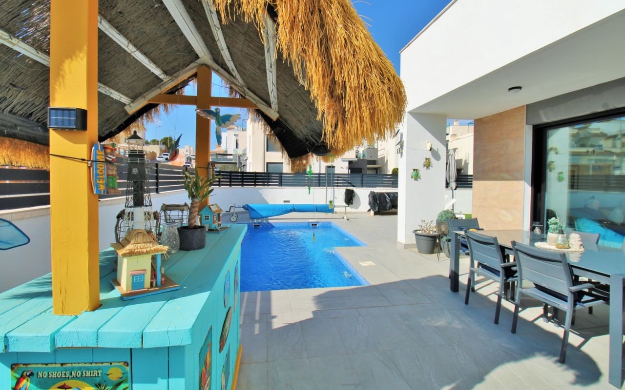 3 quarto Moradia para venda em Villamartin com piscina - 405 000 € (Ref: 8875452)