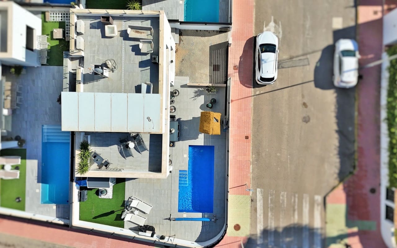 3 quarto Moradia para venda em Villamartin com piscina - 405 000 € (Ref: 8875452)