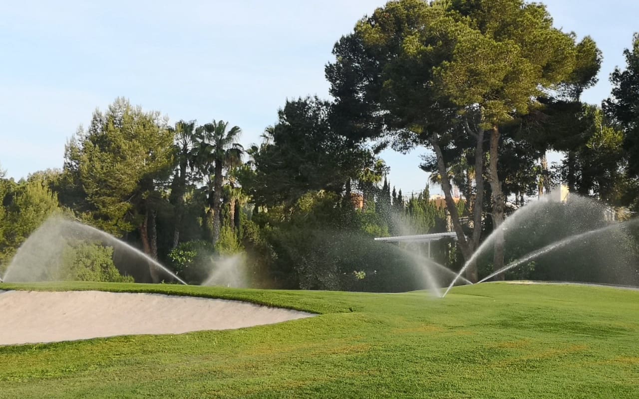 3 quarto Moradia para venda em Villamartin com piscina - 405 000 € (Ref: 8875452)