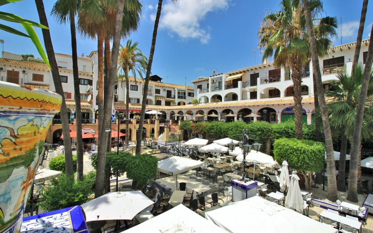 3 quarto Moradia para venda em Villamartin com piscina - 405 000 € (Ref: 8875452)