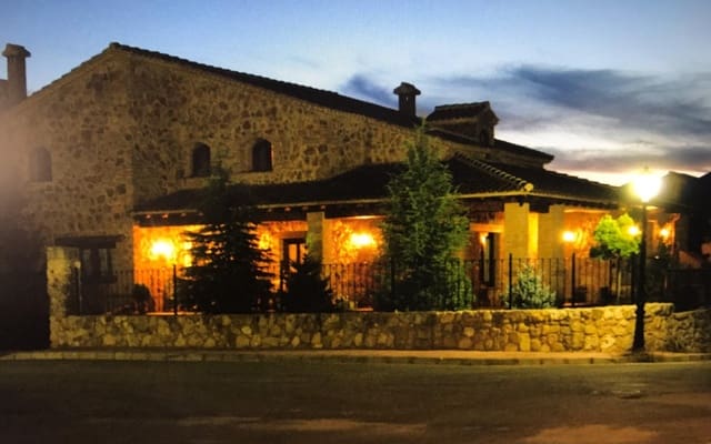 4 bedroom Villa for sale in Riópar with garage - € 510,000 (Ref: 8878463)