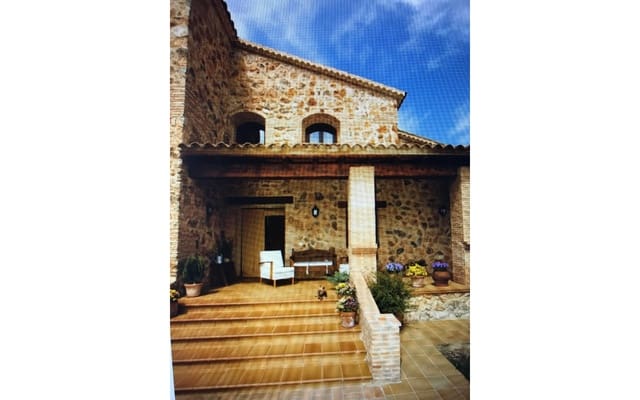 4 bedroom Villa for sale in Riópar with garage - € 510,000 (Ref: 8878463)