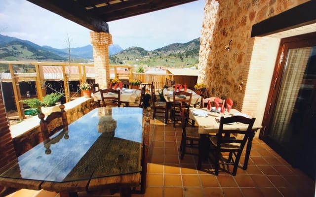 4 bedroom Villa for sale in Riópar with garage - € 510,000 (Ref: 8878463)