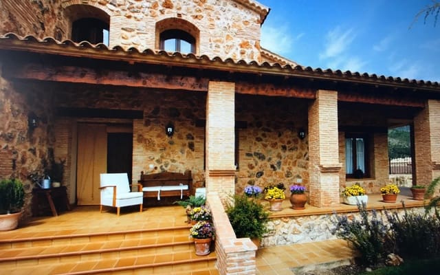4 bedroom Villa for sale in Riópar with garage - € 510,000 (Ref: 8878463)