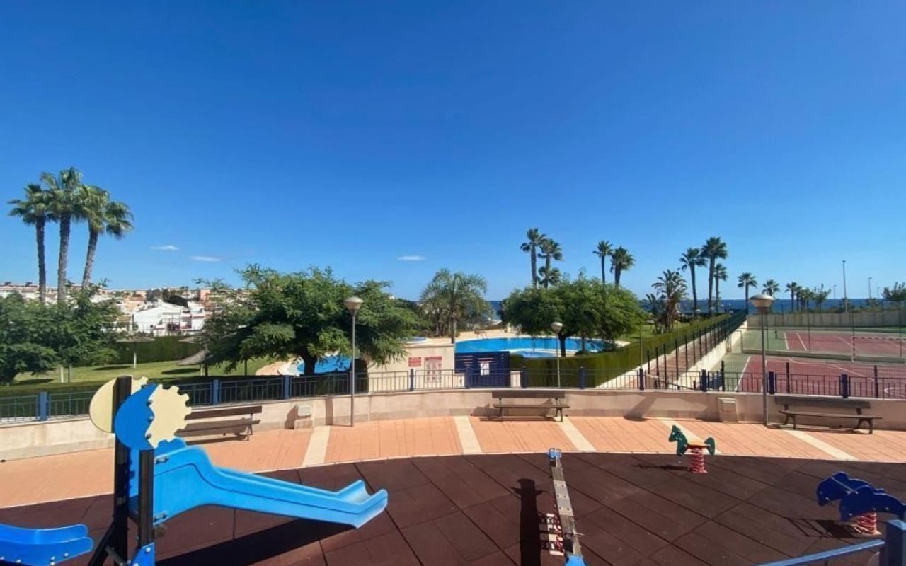 2 makuuhuone Kattohuoneisto myytävänä paikassa Pilar de la Horadada mukana uima-altaan - 349 000 € (Ref: 8895970)