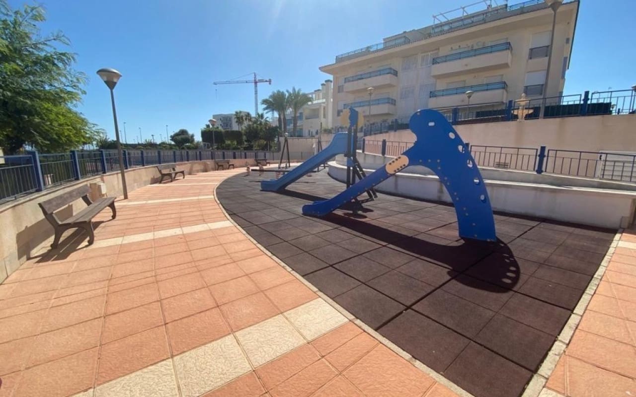 2 makuuhuone Kattohuoneisto myytävänä paikassa Pilar de la Horadada mukana uima-altaan - 349 000 € (Ref: 8895970)