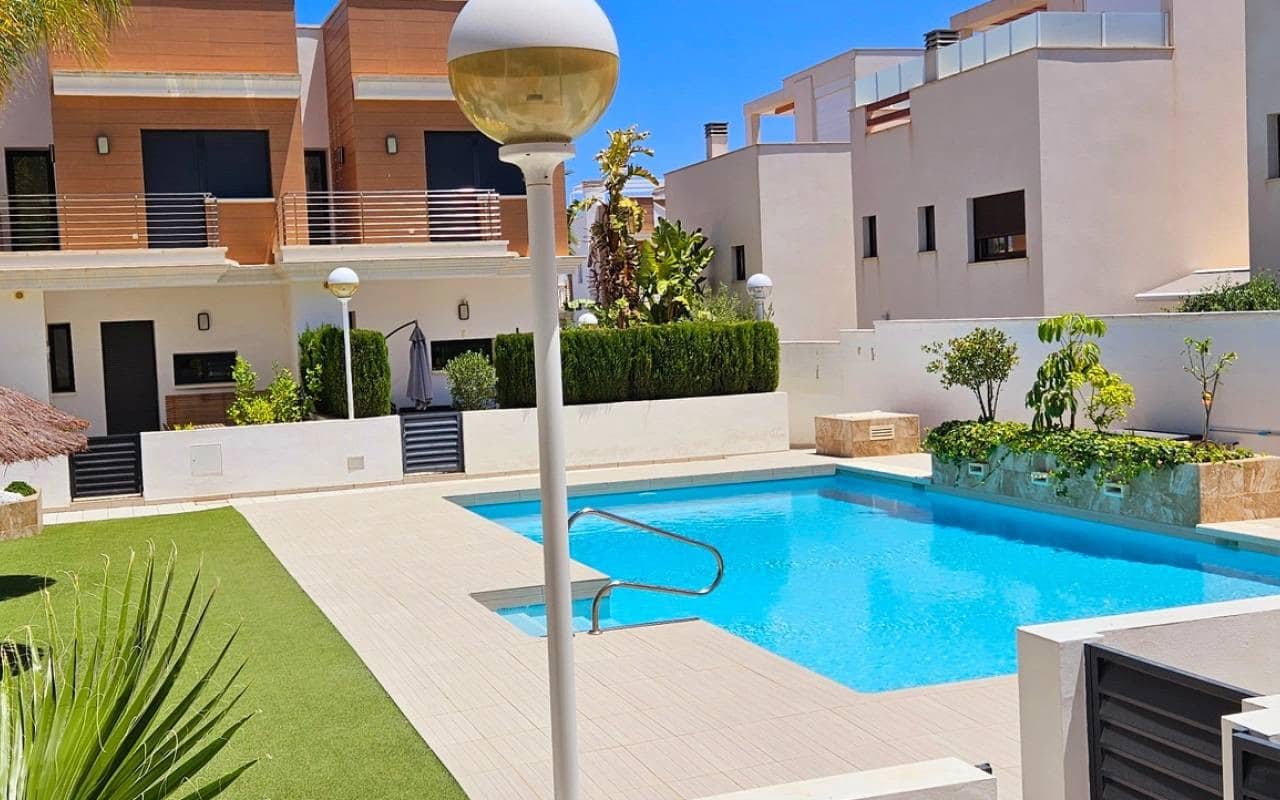3 soveværelse Villa til salg i Ciudad Quesada med swimmingpool - € 339.000 (Ref: 8903225)