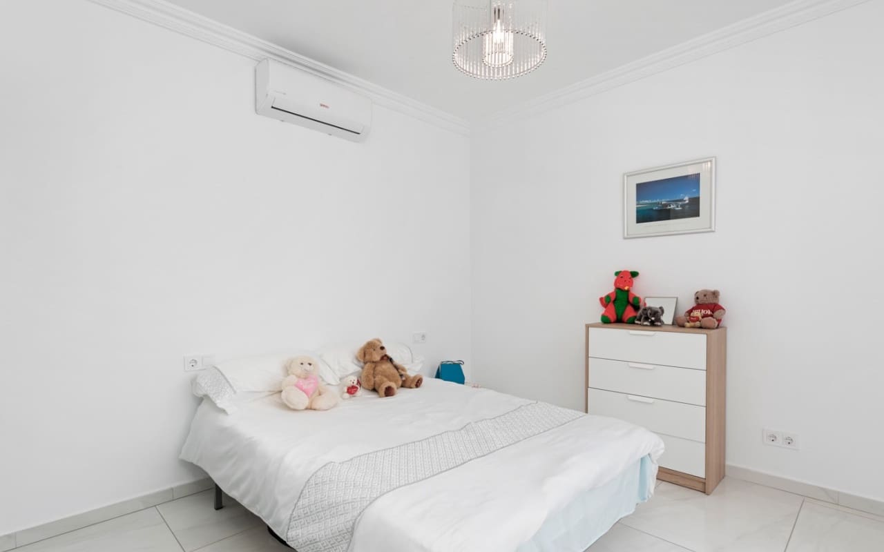 Chalet de 3 habitaciones en Ciudad Quesada en venta con piscina - 675.000 € (Ref: 8903228)