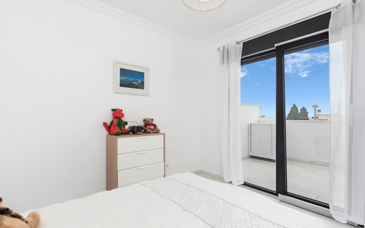 Chalet de 3 habitaciones en Ciudad Quesada en venta con piscina - 675.000 € (Ref: 8903228)