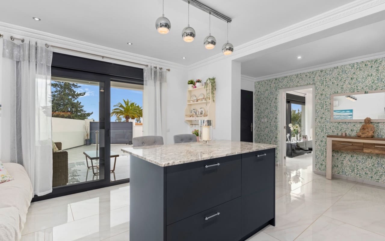 Chalet de 3 habitaciones en Ciudad Quesada en venta con piscina - 675.000 € (Ref: 8903228)