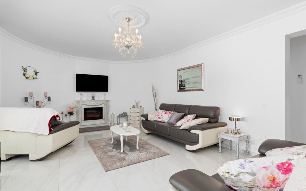 Chalet de 3 habitaciones en Ciudad Quesada en venta con piscina - 675.000 € (Ref: 8903228)