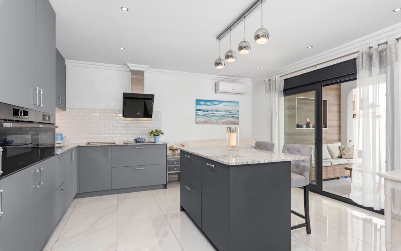 Chalet de 3 habitaciones en Ciudad Quesada en venta con piscina - 675.000 € (Ref: 8903228)