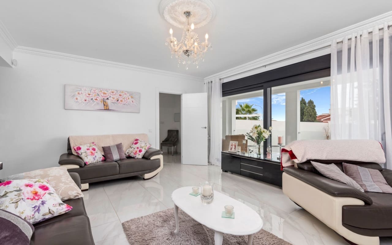 Chalet de 3 habitaciones en Ciudad Quesada en venta con piscina - 675.000 € (Ref: 8903228)