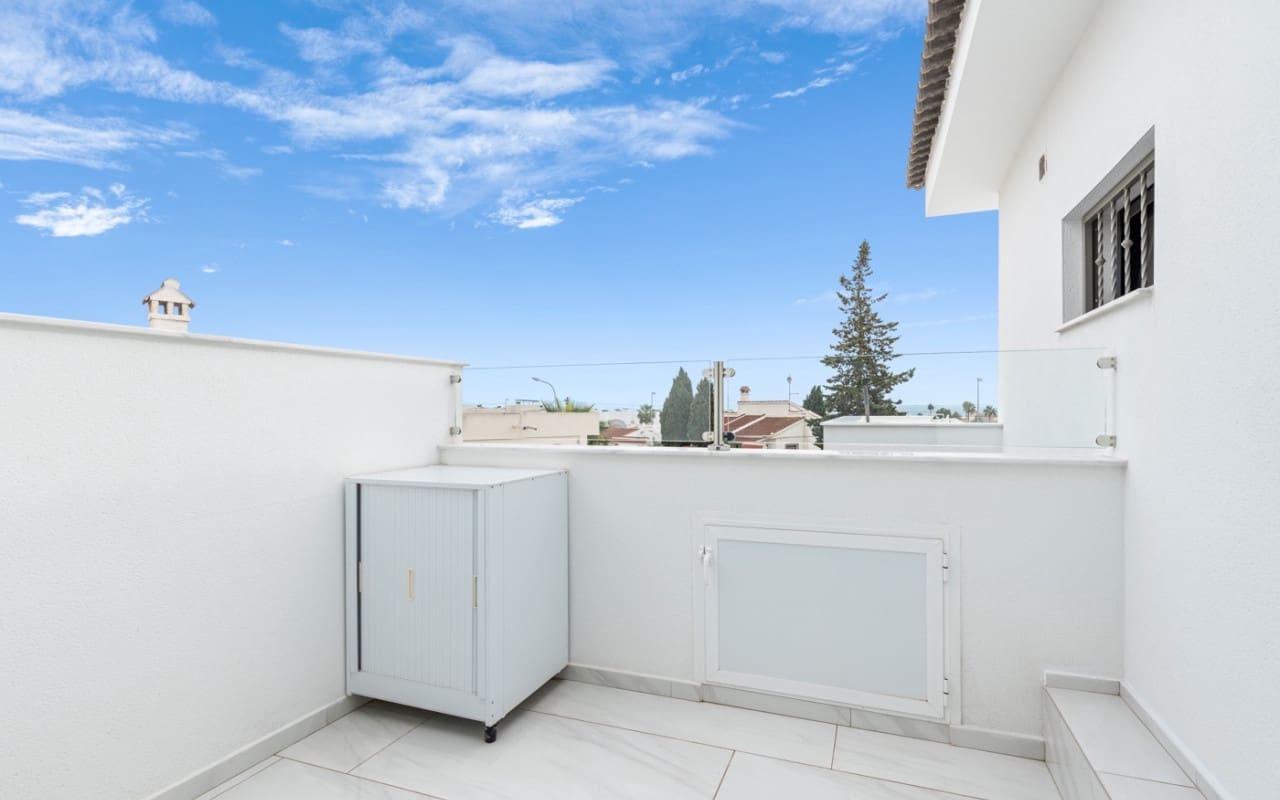 Chalet de 3 habitaciones en Ciudad Quesada en venta con piscina - 675.000 € (Ref: 8903228)