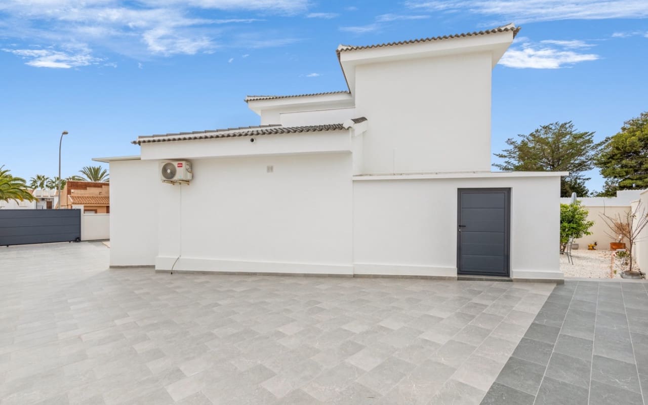 Chalet de 3 habitaciones en Ciudad Quesada en venta con piscina - 675.000 € (Ref: 8903228)