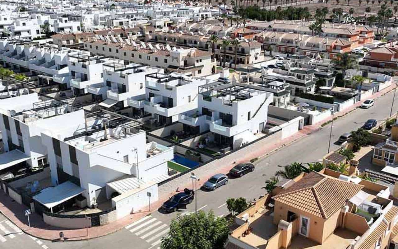 3 makuuhuone Huvila myytävänä paikassa Ciudad Quesada mukana uima-altaan - 415 000 € (Ref: 8903244)