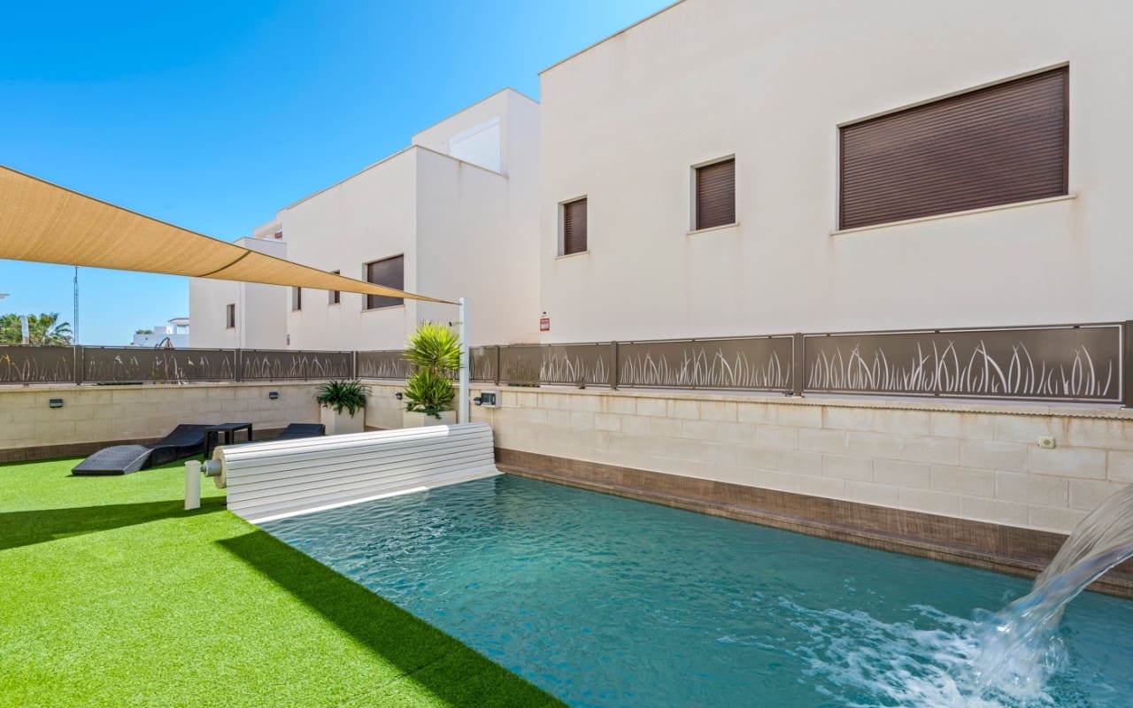 3 makuuhuone Huvila myytävänä paikassa Ciudad Quesada mukana uima-altaan - 499 000 € (Ref: 8903245)