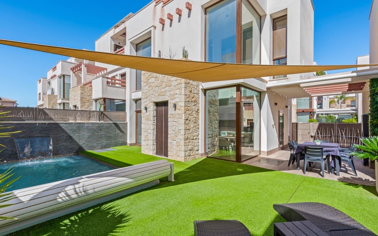 3 makuuhuone Huvila myytävänä paikassa Ciudad Quesada mukana uima-altaan - 499 000 € (Ref: 8903245)