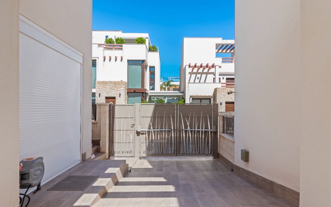 3 makuuhuone Huvila myytävänä paikassa Ciudad Quesada mukana uima-altaan - 499 000 € (Ref: 8903245)