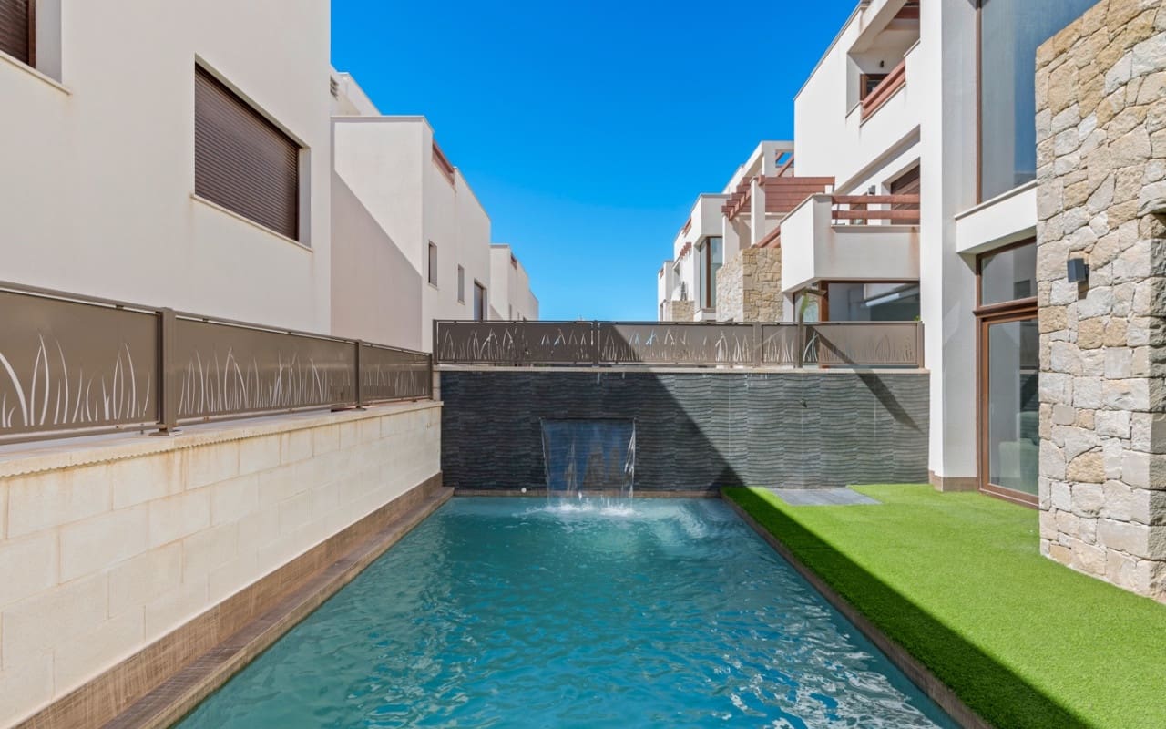 3 makuuhuone Huvila myytävänä paikassa Ciudad Quesada mukana uima-altaan - 499 000 € (Ref: 8903245)