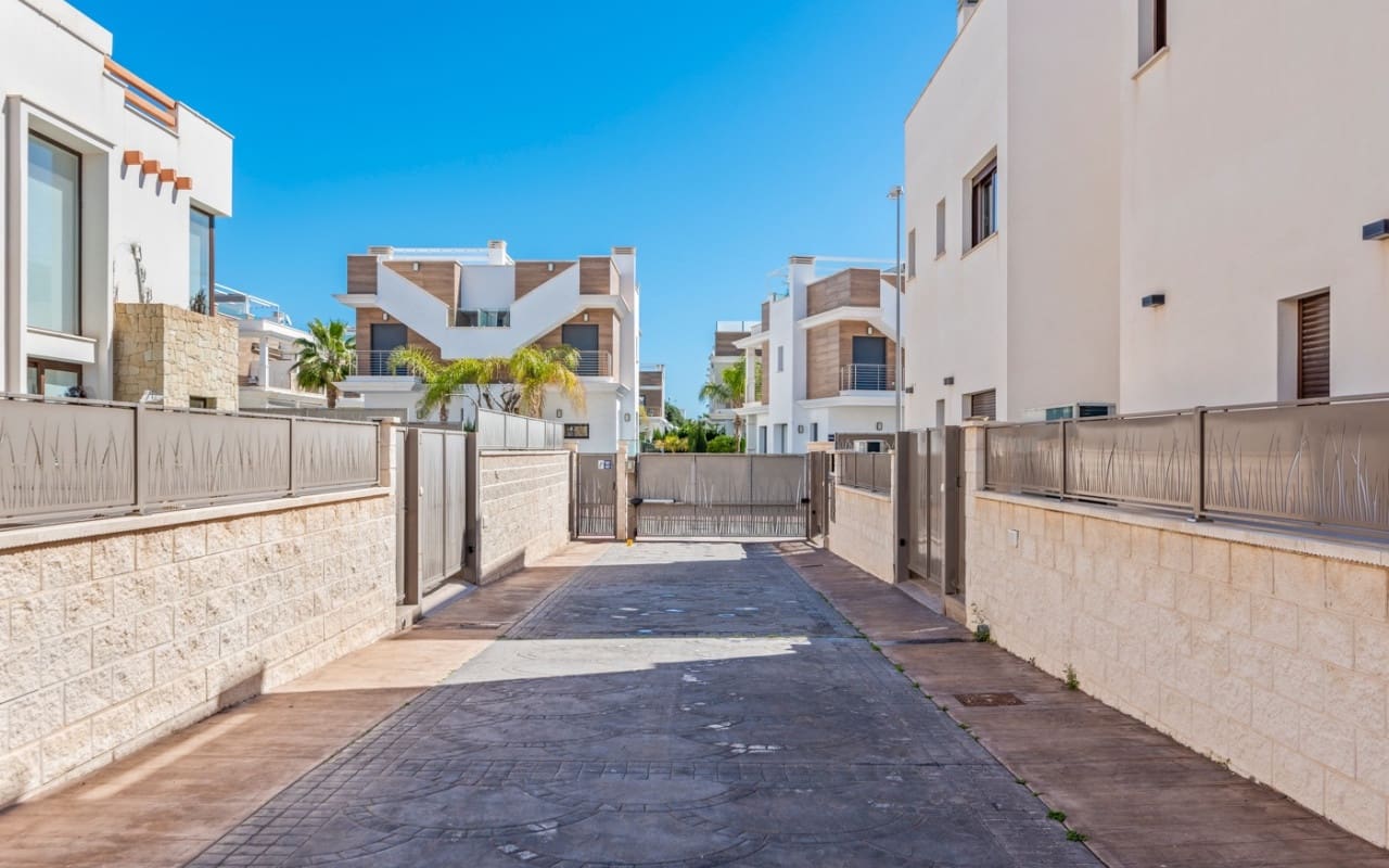 3 makuuhuone Huvila myytävänä paikassa Ciudad Quesada mukana uima-altaan - 499 000 € (Ref: 8903245)