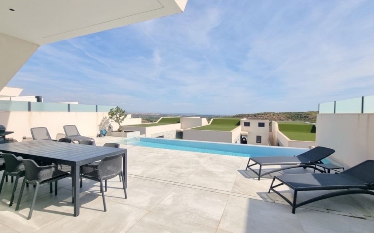 Chalet de 4 habitaciones en Ciudad Quesada en venta - 660.000 € (Ref: 8913561)